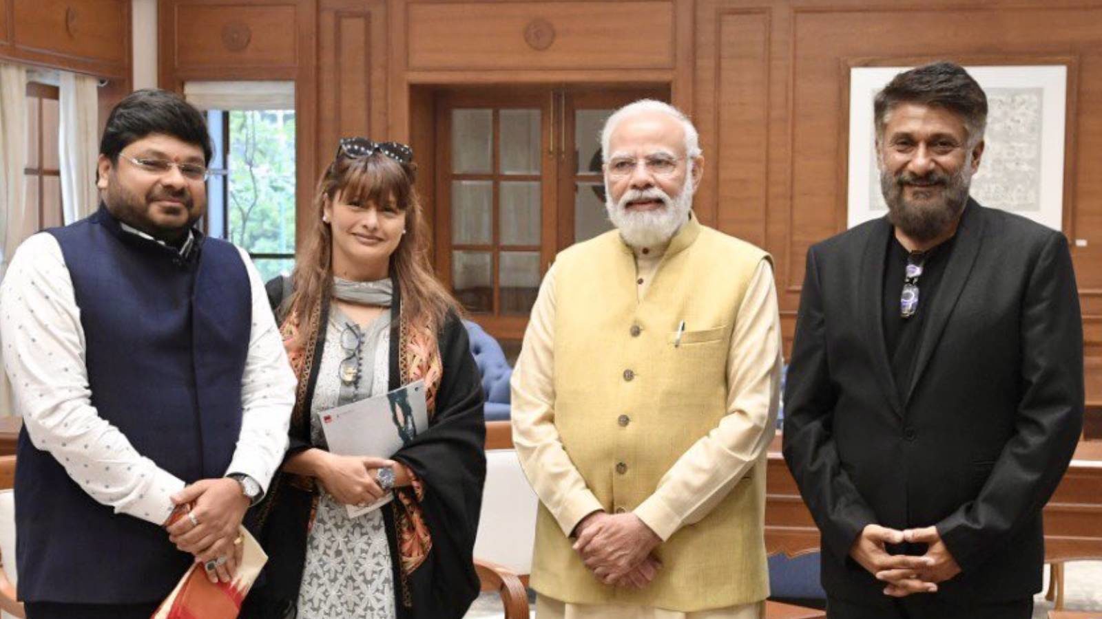 प्रधानमंत्री नरेंद्र मोदी ने की  The Kashmir Files की तारीफें, PM से मिले विवेक अग्निहोत्री-पल्लवी जोशी